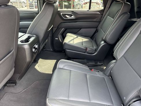 Used 2023 GMC Yukon SLT w/ SLT Premium Package AWD/4WD image 31