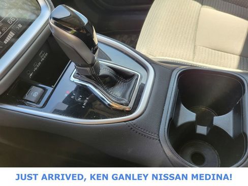 Used 2024 Subaru Outback Premium image 11