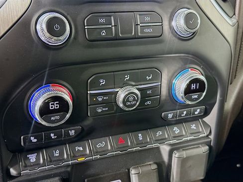 Used 2022 GMC Sierra 2500 Denali w/ Denali Black Diamond Edition image 16