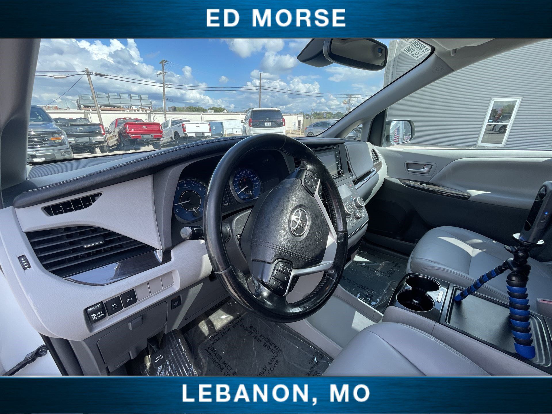 Used 2018 Toyota Sienna XLE w/ XLE Navigation Package FWD image 10