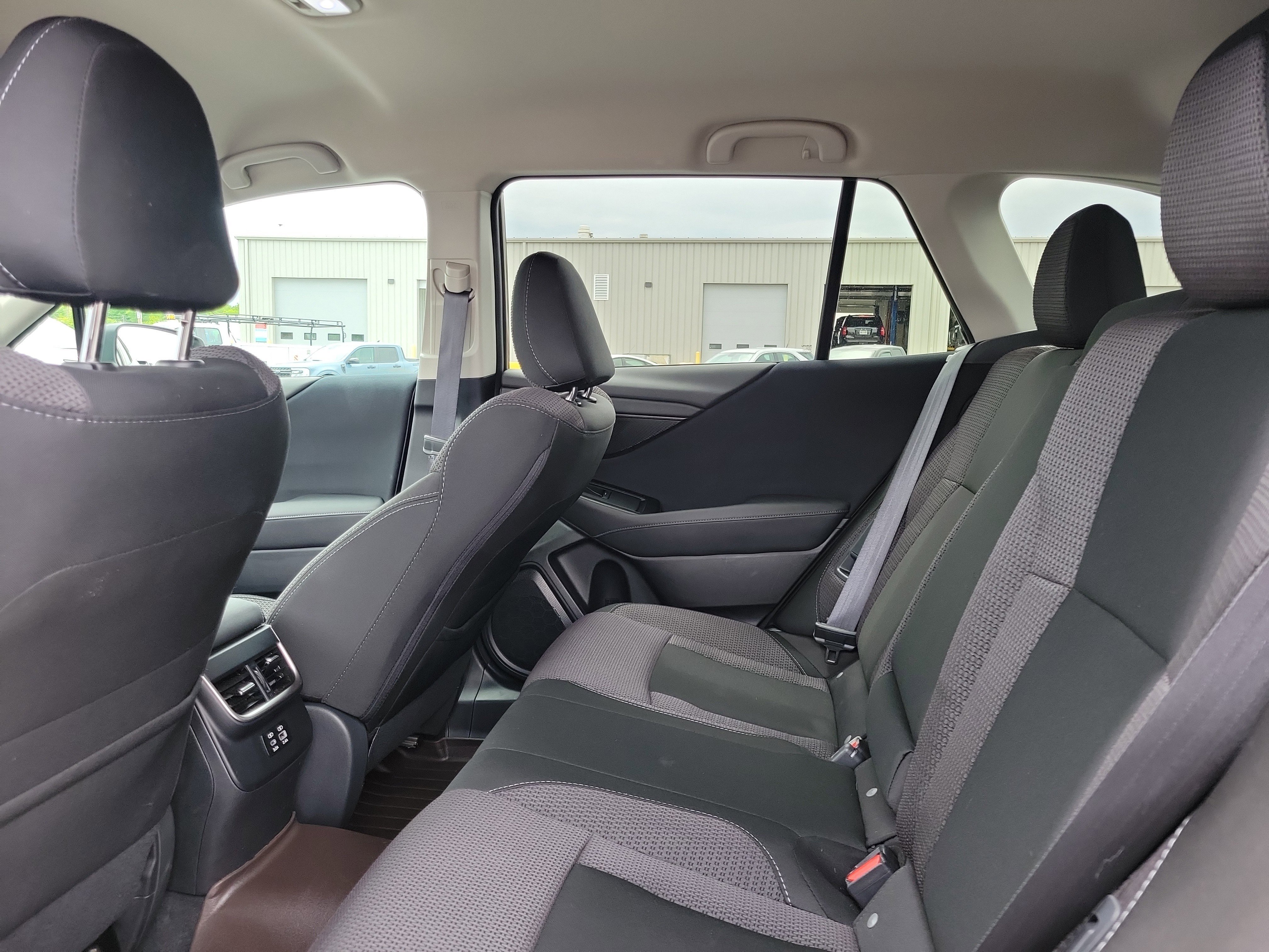 Used 2025 Subaru Outback Premium w/ Popular Package #1A AWD/4WD image 11