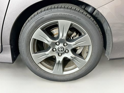 Used 2020 Toyota Sienna SE Premium FWD image 11