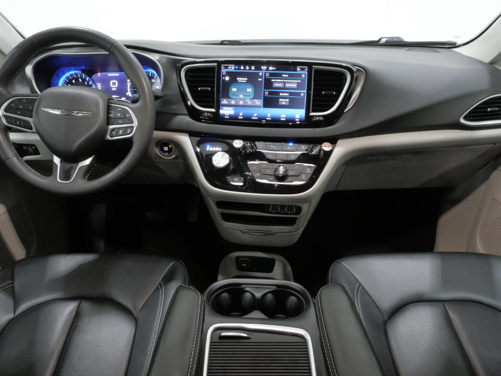 Used 2024 Chrysler Pacifica Touring-L FWD image 9