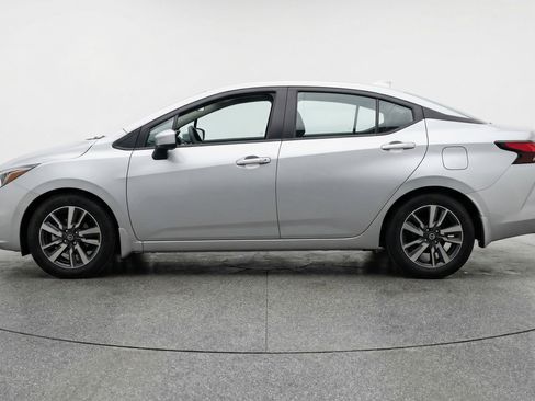 Used 2025 Nissan Versa SV image 5