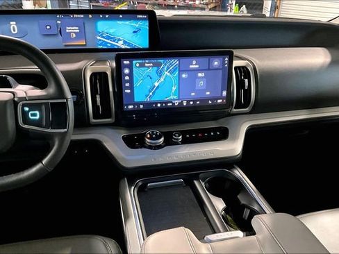 Used 2025 Ford Expedition Active AWD/4WD image 6