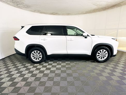 Certified 2025 Toyota Grand Highlander FWD image 2
