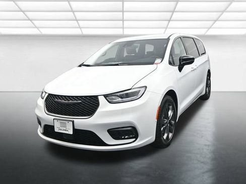 New 2026 Chrysler Pacifica Select image 4