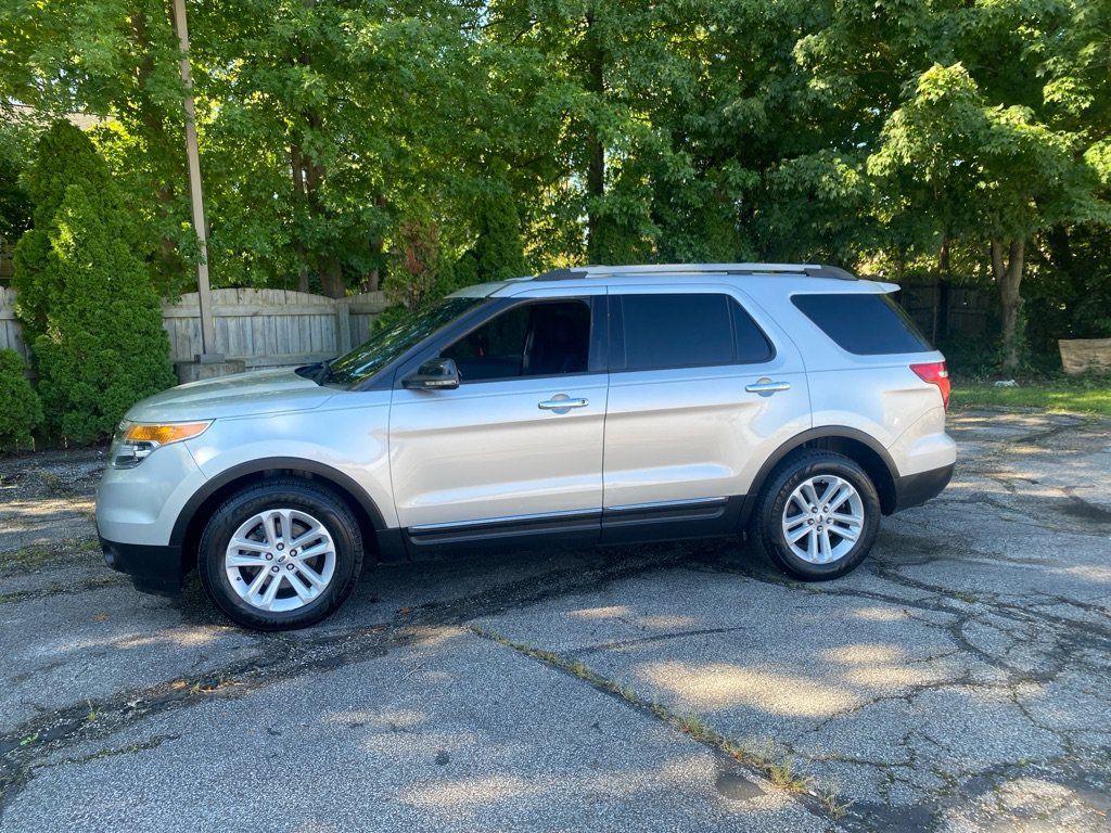 Used 2013 Ford Explorer XLT FWD image 2