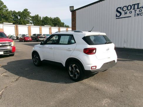 Used 2025 Hyundai Venue SEL FWD image 8