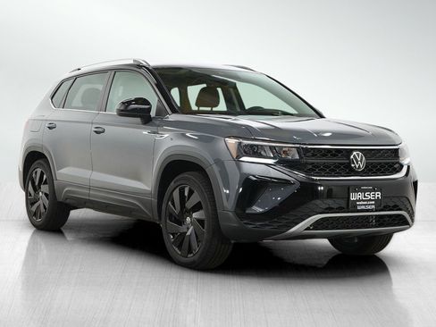 Used 2024 Volkswagen Taos SE AWD/4WD image 7