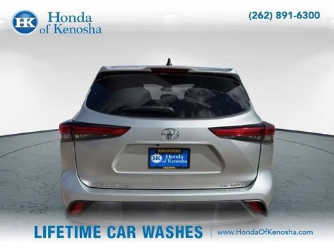 Used 2022 Toyota Highlander LE image 6