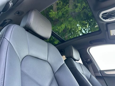 Certified 2026 Porsche Macan AWD/4WD image 18