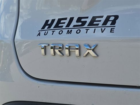 Used 2025 Chevrolet Trax LS image 33