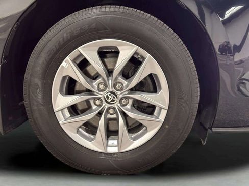 Used 2024 Toyota Sienna LE AWD/4WD image 42