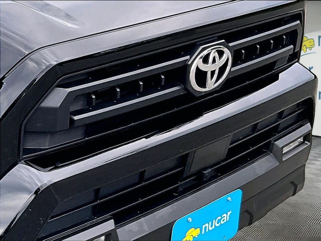 Used 2025 Toyota 4Runner SR5 AWD/4WD image 32