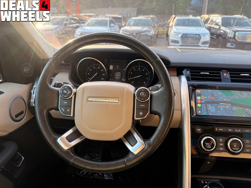 Used 2017 Land Rover Discovery HSE AWD/4WD image 13