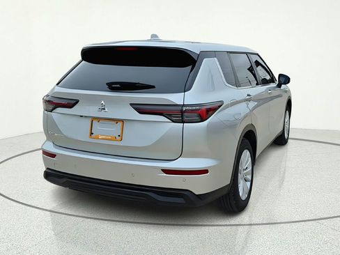 New 2026 Mitsubishi Outlander ES FWD image 6