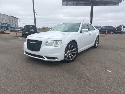 Used 2019 Chrysler 300 Touring L w/ Quick Order Package 22F image 2