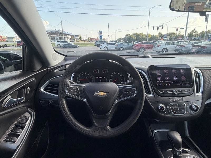 Used 2021 Chevrolet Malibu LT FWD image 12