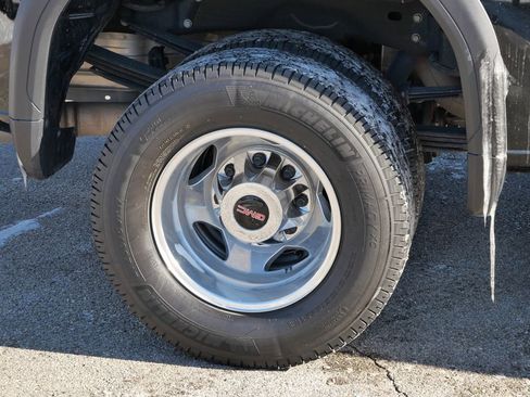 Used 2022 GMC Sierra 3500 Denali w/ Denali Ultimate Package image 10