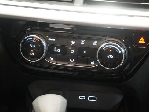 Used 2024 Chevrolet Trax LT w/ Driver Confidence Package FWD image 20