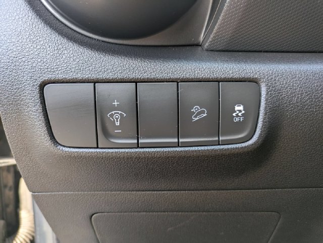 Used 2022 Hyundai Kona SEL w/ Cargo Package AWD/4WD image 16