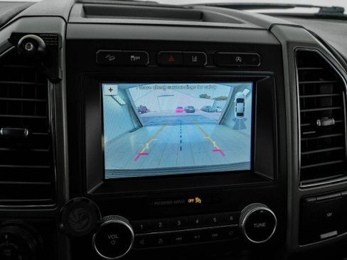 Used 2018 Ford Expedition XLT w/ Equipment Group 202A AWD/4WD image 22
