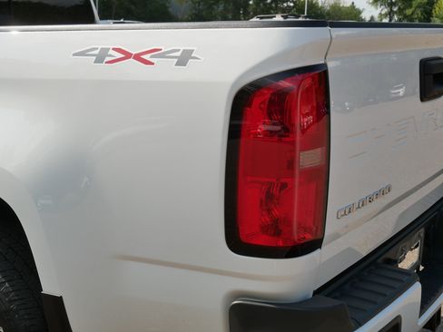 Used 2022 Chevrolet Colorado LT w/ LT Convenience Package AWD/4WD image 17