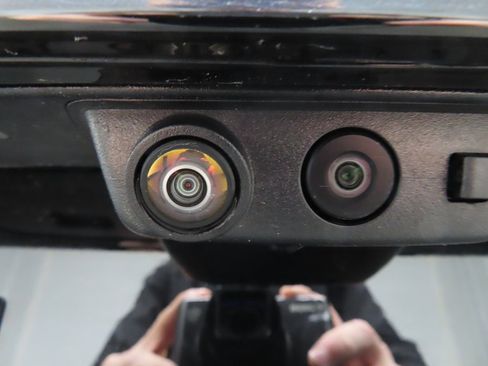 Used 2024 Chevrolet Suburban High Country image 36