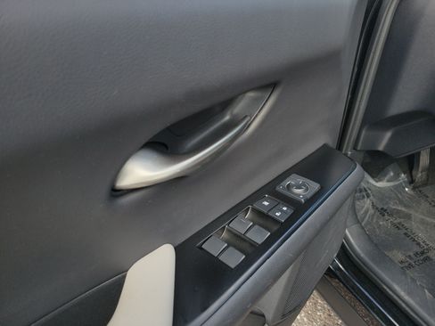 Used 2022 Lexus UX 200 w/ Accessory Package (Z2) FWD image 18
