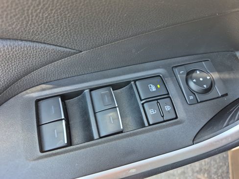 Used 2025 Toyota RAV4 XLE AWD/4WD image 15