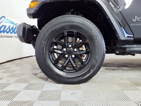 Used 2022 Jeep Gladiator Sport image 8