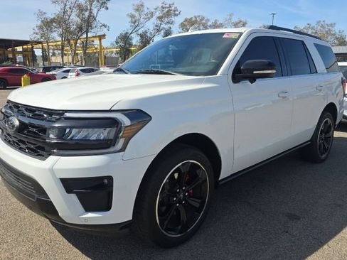 Used 2022 Ford Expedition Limited image 1