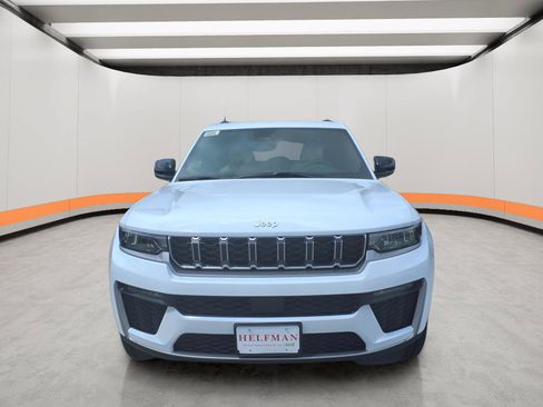 New 2026 Jeep Grand Cherokee Limited RWD image 2