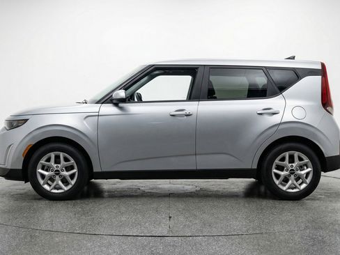 Used 2025 Kia Soul LX w/ LX Technology Package image 5