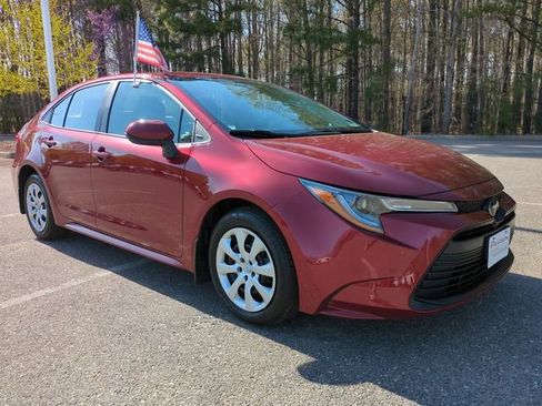 Used 2025 Toyota Corolla LE image 2