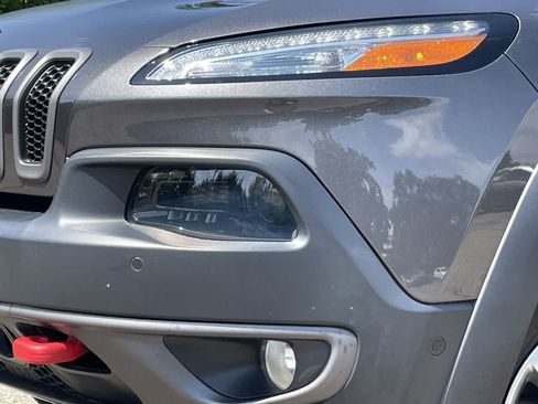 Used 2014 Jeep Cherokee Trailhawk w/ Technology Group AWD/4WD image 37