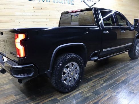 Used 2024 Chevrolet Silverado 2500 High Country w/ High Country Premium Package image 5