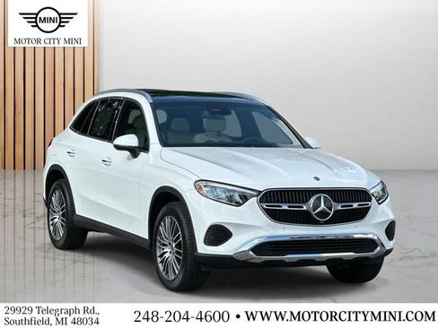 Used 2025 Mercedes-Benz GLC 300 4MATIC image 1