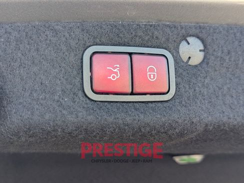 Used 2020 Mercedes-Benz C 300 Sedan image 11