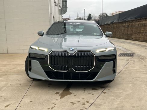 Used 2025 BMW 740i xDrive w/ Premium Package image 2