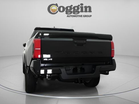 Used 2025 Toyota Tacoma SR5 AWD/4WD image 14