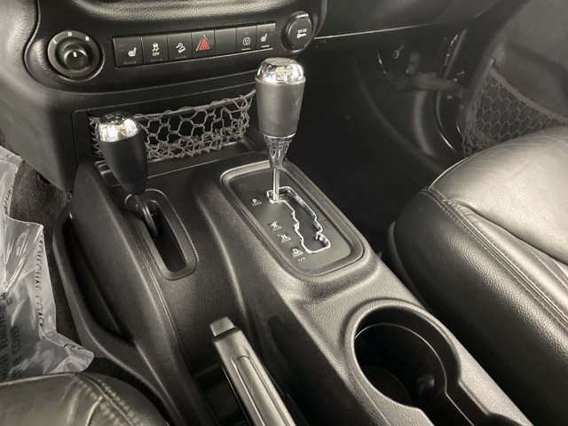 Used 2015 Jeep Wrangler Unlimited Sahara w/ Dual Top Group AWD/4WD image 26