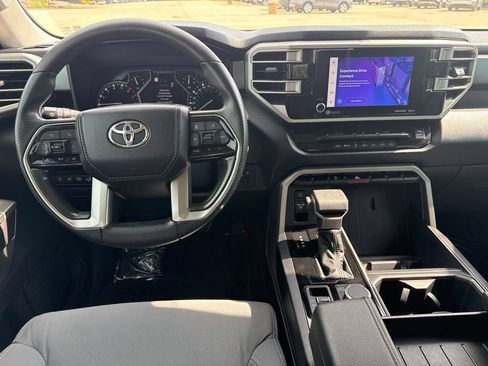 Used 2022 Toyota Tundra SR5 w/ SR5 Convenience Package AWD/4WD image 10