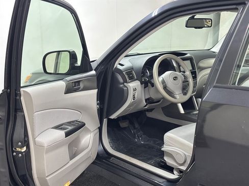 Used 2011 Subaru Forester 2.5X w/ Alloy Wheel Value Pkg image 8