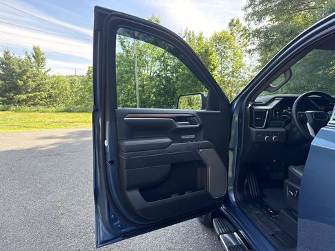 Used 2025 GMC Sierra 1500 Denali AWD/4WD image 17