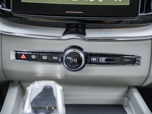 New 2026 Volvo XC60 B5 Ultra w/ Protection Package Premier image 23