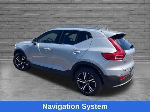 Used 2023 Volvo XC40 B5 Plus AWD/4WD image 3
