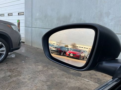 Used 2025 Nissan Altima 2.5 SV image 19