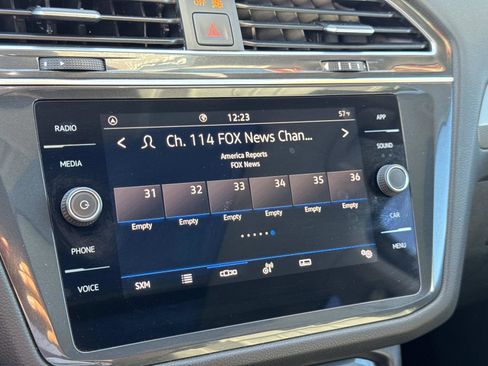 Certified 2023 Volkswagen Tiguan SE w/ Panoramic Sunroof Package image 20